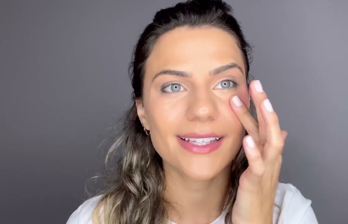 COMO FAZER MAQUIAGEM SEM USAR PINCEL